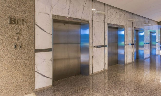 南银大厦电梯间